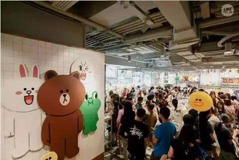 排隊(duì) 小時(shí)＋，比蘋果商店開業(yè)還火！這家咖啡館憑什么？