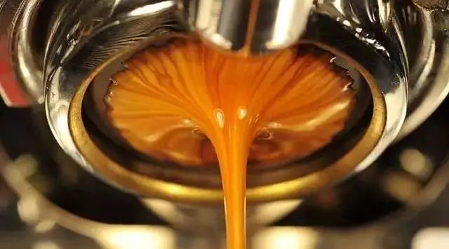 還在喝星巴克嗎？ 分鐘教會你一杯好意式咖啡的標(biāo)準(zhǔn)