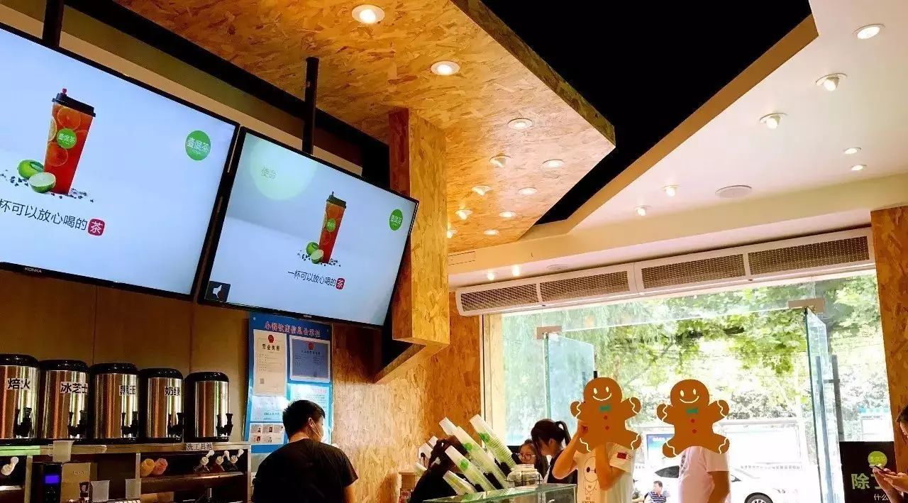 新茶飲不適合“校門口”生意？個(gè)月 家校園店后，他開始考慮進(jìn)商場 | 開店日記
