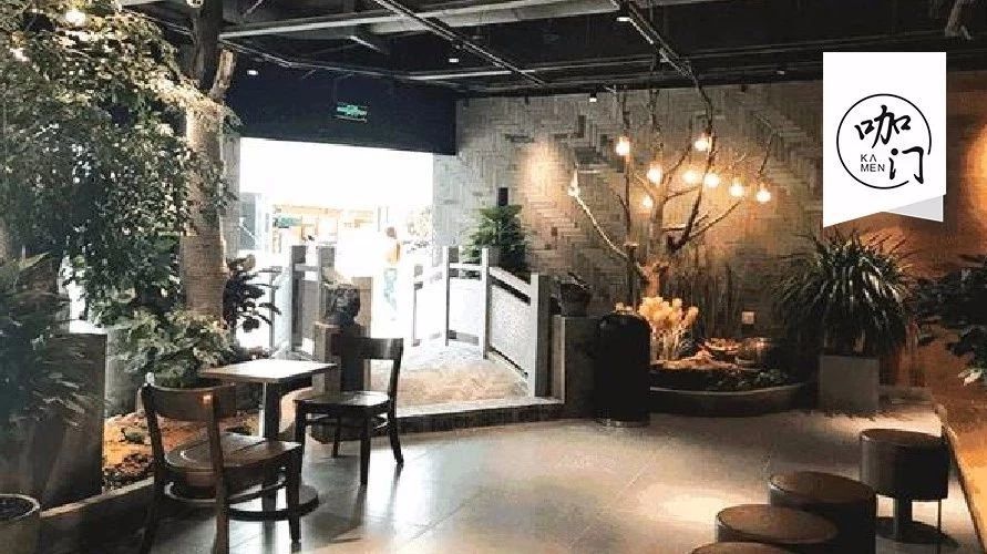 把山水搬進(jìn)店里，這杯奶茶在我手里的分量又重了很多
