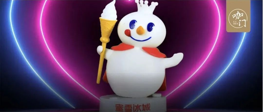 二手“雪王”公仔飆到元，為什么蜜雪冰城總能撩動(dòng)年輕人？