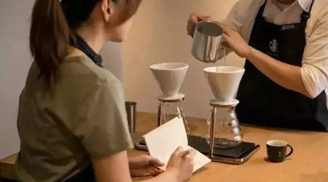 去星巴克上課學(xué)拉花、學(xué)手沖咖啡是怎樣的體驗(yàn)？