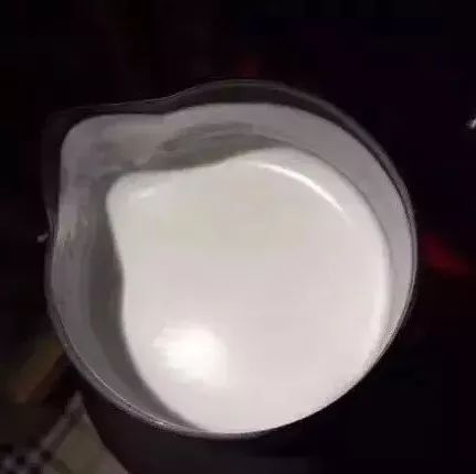 打奶泡  |  打出綿密奶泡的四個(gè)標(biāo)準(zhǔn)，分層的奶泡要怎么解決