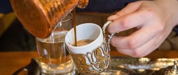 咖啡的正確喝法？不存在的！來(lái)看全球十種不同的品飲咖啡方式！