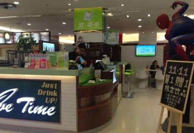 小型飲品店搶占大型購(gòu)物中心是作死嗎？