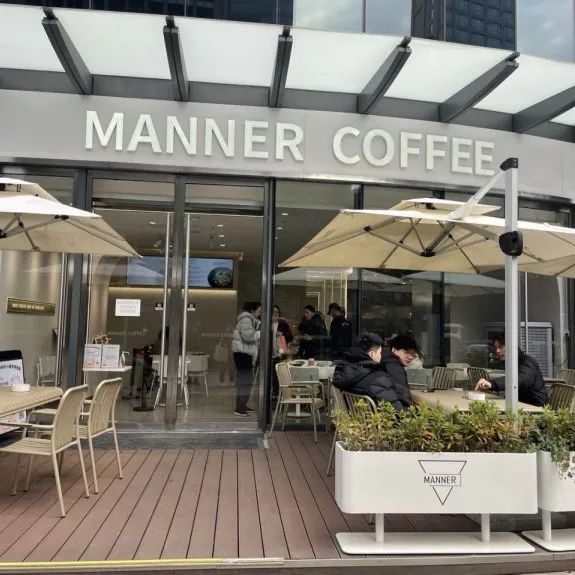 探店｜Manner 開了家輕食餐廳，/ 都是女性顧客？
