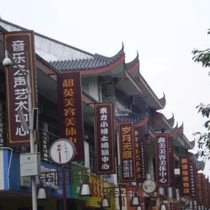 飲品店老板集體大崩潰：花巨資設計的門頭就這樣沒了