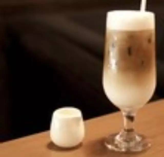 客人要一杯熱的“冰”拿鐵，店員怎么破？