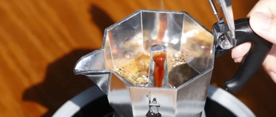 “摩卡壺使用什么咖啡豆合適？還有研磨多細(xì)？怎么填粉？什么時(shí)候關(guān)火……”