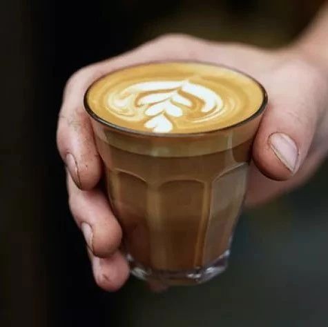 Flat White  | 星巴克叫「馥芮白 」, COSTA 叫「醇藝白 」，瑞幸叫「澳瑞白」