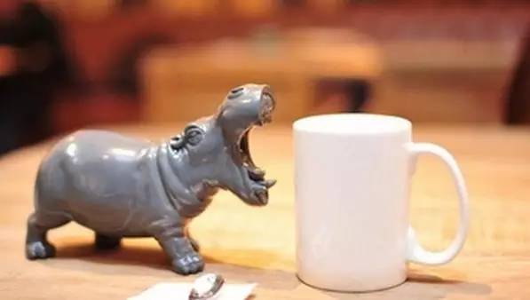 只有不務(wù)正業(yè)的咖啡館，才有活路？
