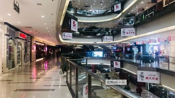 一個商場家！飲品店"爭相進(jìn)mall"，誰能突圍誰在陪跑？