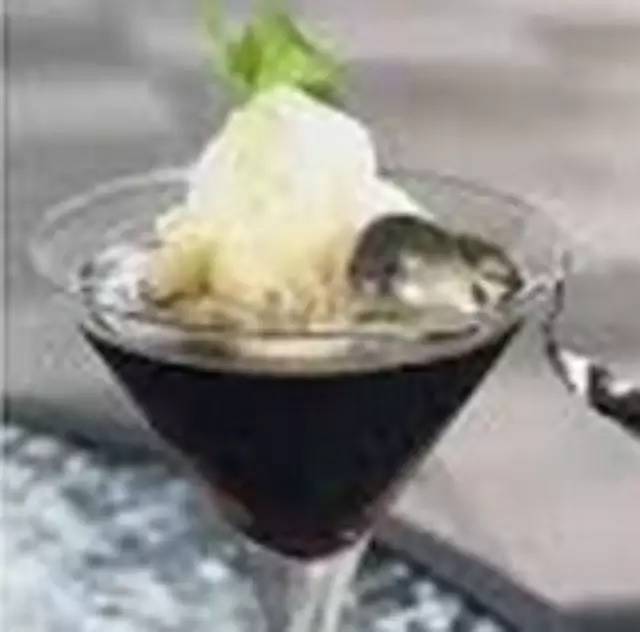 烏龍茶冰沙混伏特加   另類(lèi)茶飲吸睛