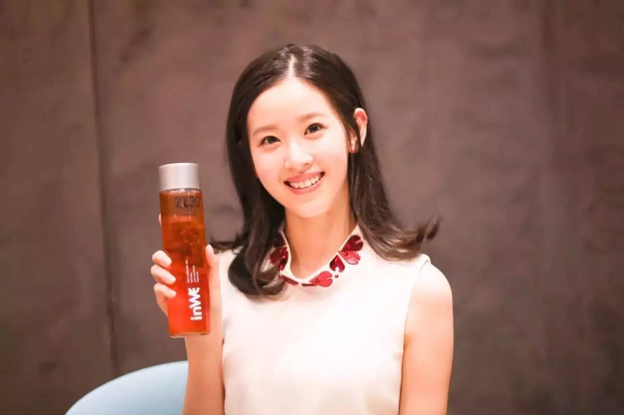 “奶茶妹妹”產(chǎn)后首次亮相，投資茶飲品牌變身“小天董”