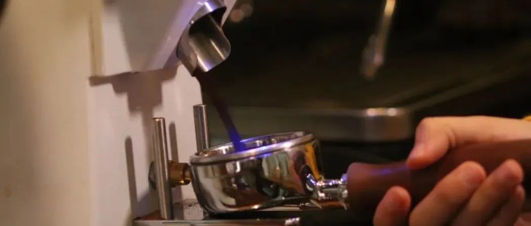 我們應(yīng)該怎樣調(diào)整意式咖啡的研磨度？