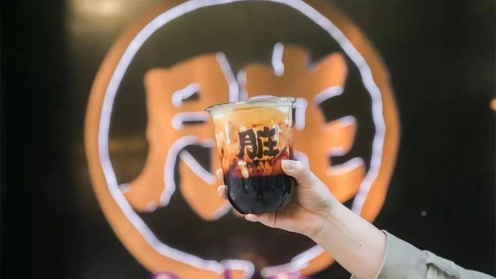專訪 | 樂樂茶創(chuàng)始人郭楠：緊跟熱點，它靠款“臟”產(chǎn)品突圍