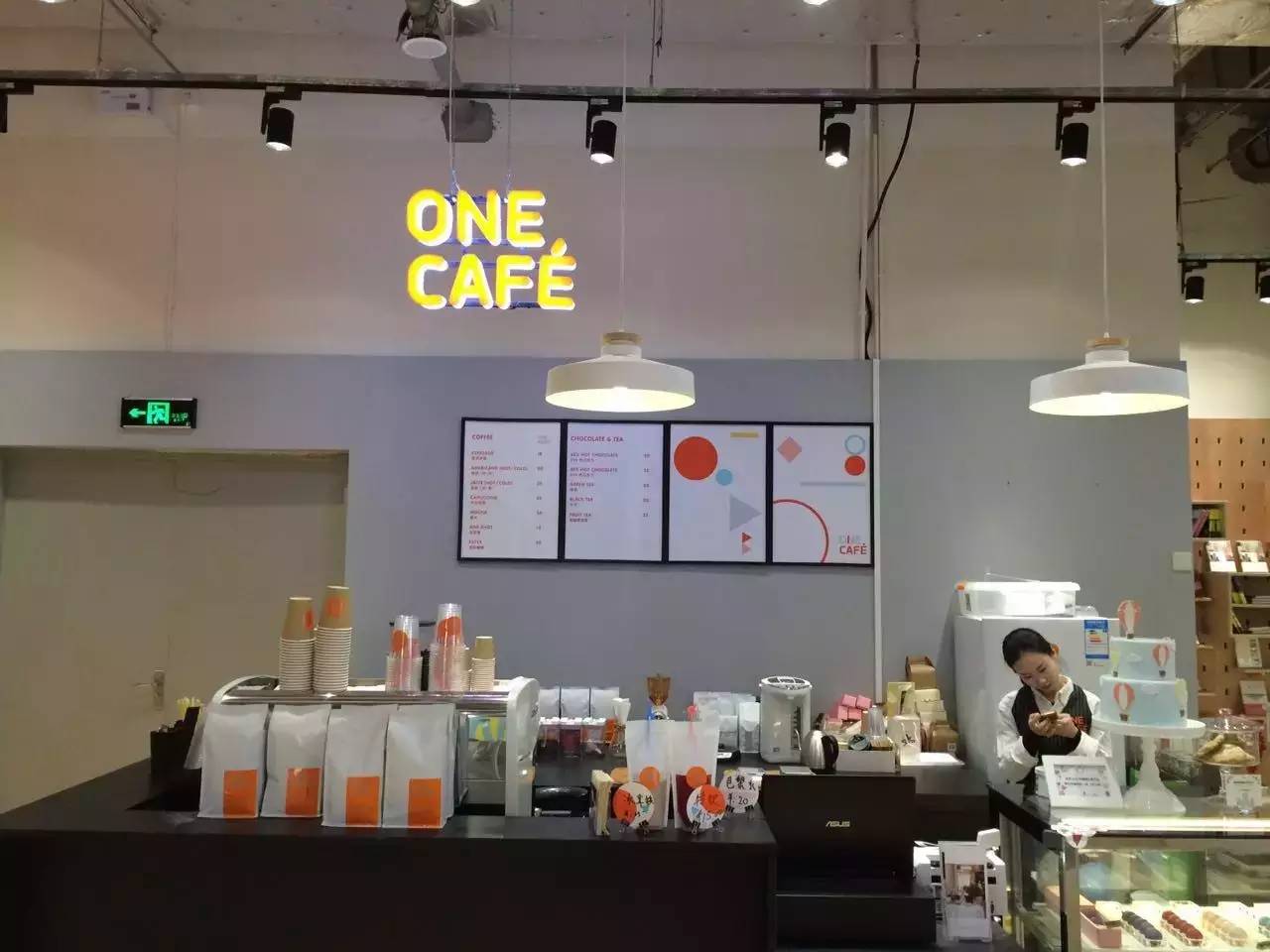 韓寒的ONE Café：一個“不設(shè)桌椅、動輒關(guān)店”的非典型咖啡館能走多遠(yuǎn)？
