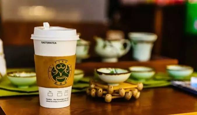 這個(gè)茶吧空間“瘦身”倍，就為了站在星巴克的對立面？