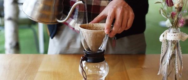 【人機(jī)大戰(zhàn)】咖啡沖煮里的兩幅面孔：「杯中物」與「儀式感」