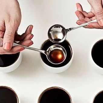 杯測(cè)時(shí)，咖啡粉如果不聚集在表面就意味著咖啡烘焙「發(fā)展不足」嗎？