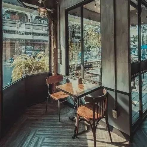 在綠蔭下開(kāi)一間咖啡館