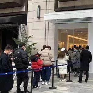 杭州網(wǎng)紅咖啡店% Arabica排長隊(duì)被緊急勸停，%官方這樣回應(yīng)??！