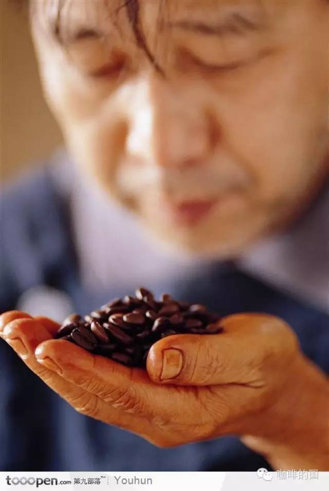 為什么咖啡聞起來比喝起來要香？