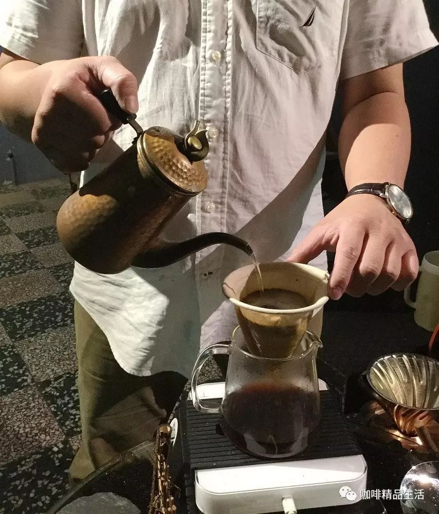 家門口擺攤賣咖啡，城管來了腫么辦？