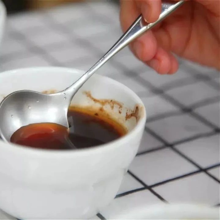 咖啡師養(yǎng)成記 | 杯測有什么需要注意的？關于咖啡杯測的一些小細節(jié)！