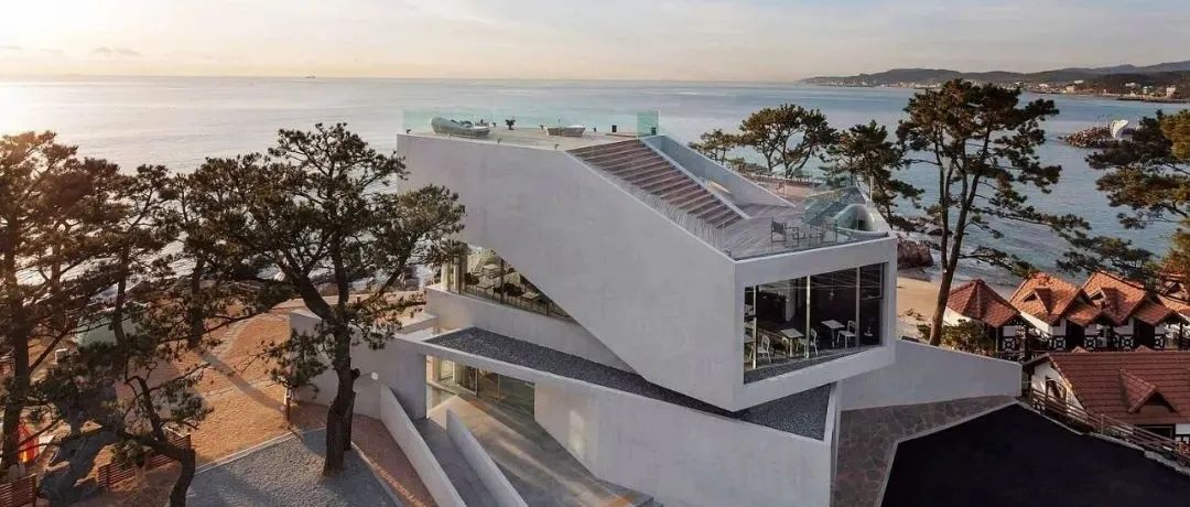 面朝大海的咖啡館，誰不向往？
