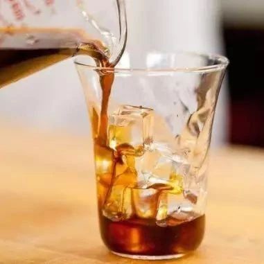 中國(guó)喝咖啡的人越來越多，咖啡或成為飲品新寵？