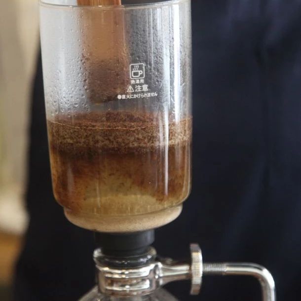 虹吸壺咖啡沖煮 | 攪拌一次 or 兩次有什么不同嗎？