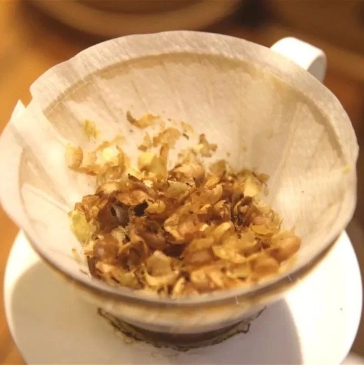 為什么水洗豆的銀皮比較多？銀皮會(huì)增加咖啡的瑕疵風(fēng)味嗎？