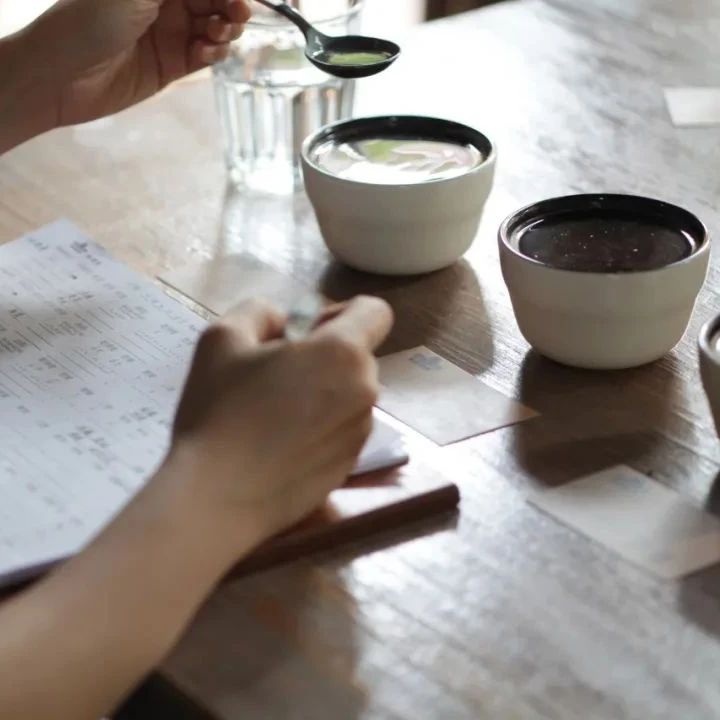 咖啡師養(yǎng)成記 | 咖啡的最佳飲用溫度是多少？為什么咖啡涼了后會(huì)不好喝？