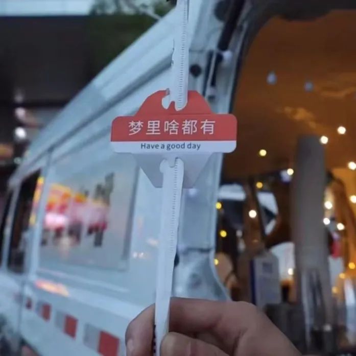 高校現(xiàn)身「貨車咖啡店」！網(wǎng)友表示這兒的咖啡充滿“狗糧味”…