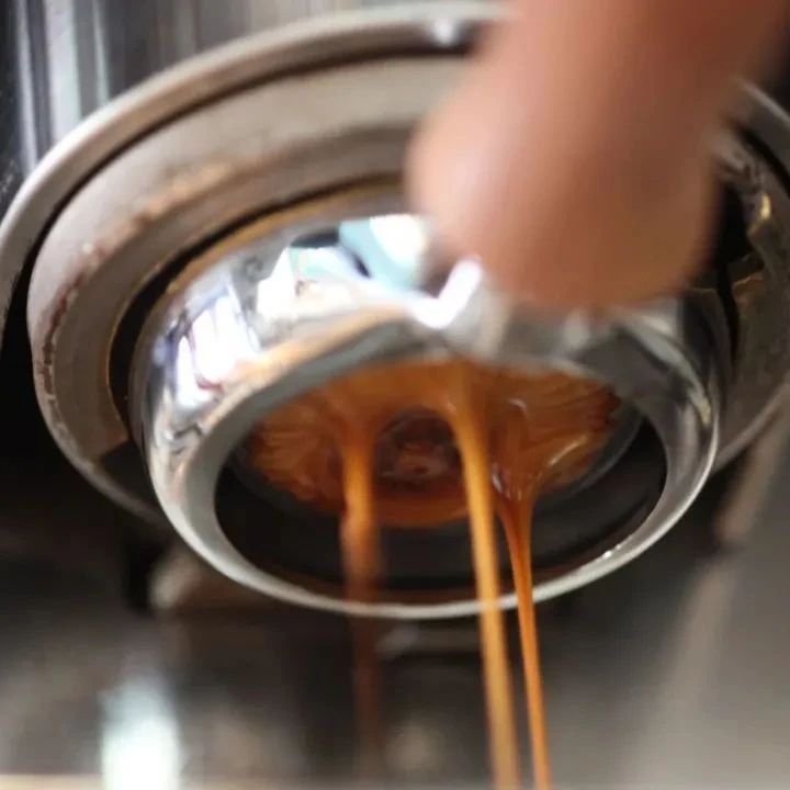 咖啡知識 | 濃縮咖啡的油脂是怎么產(chǎn)生的？咖啡機萃取壓力不足的原因有哪些？