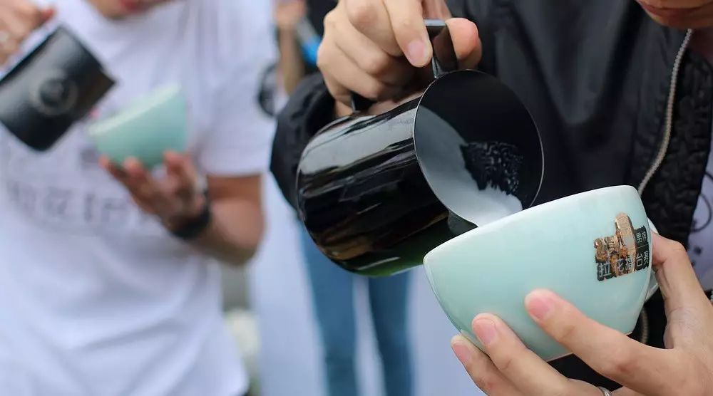 為王者榮耀而戰(zhàn) ！ 月 - 日cafe show男神拉花賽總決賽日程規(guī)則全公開！