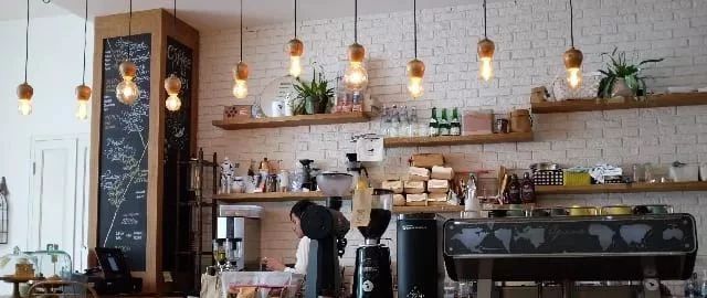開(kāi)店指南 | 一個(gè)人開(kāi)咖啡館是一種什么體驗(yàn)？網(wǎng)友：請(qǐng)叫我咖啡神棍！