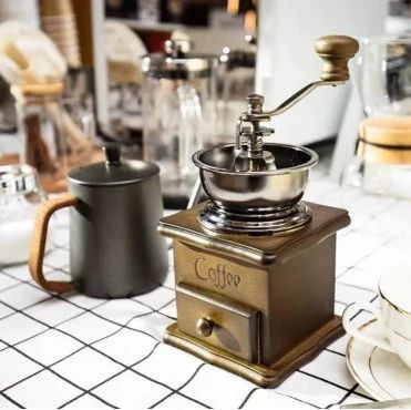 新晉網(wǎng)紅咖啡館：一部車?yán)锏目Х瑞^??！