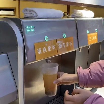 絕了！海底撈開了一家奶茶店