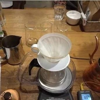 不同水溫咖啡風(fēng)味區(qū)別，如何確定沖煮咖啡的水溫？