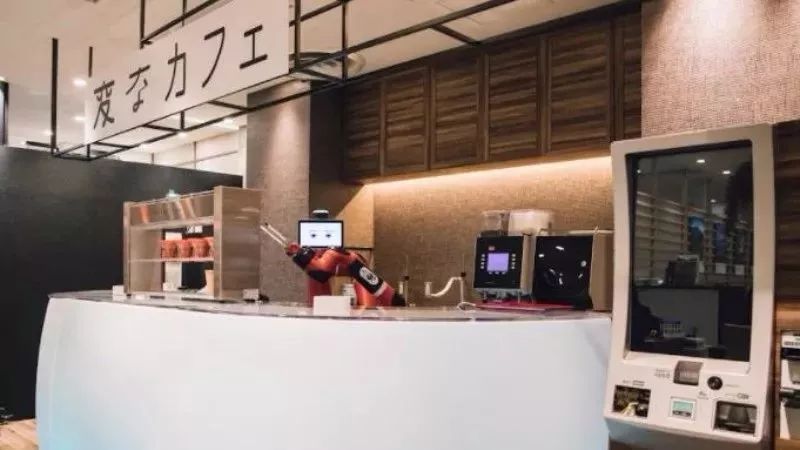 東京“怪異 Café”開張！機(jī)器人手沖咖啡 分鐘完成