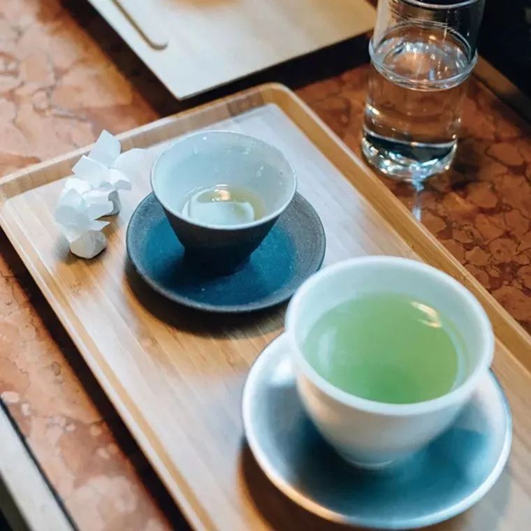 啡｜空間 ? 蘊(yùn)藏在白年政辦與手工茶罐工藝的迷人韻味