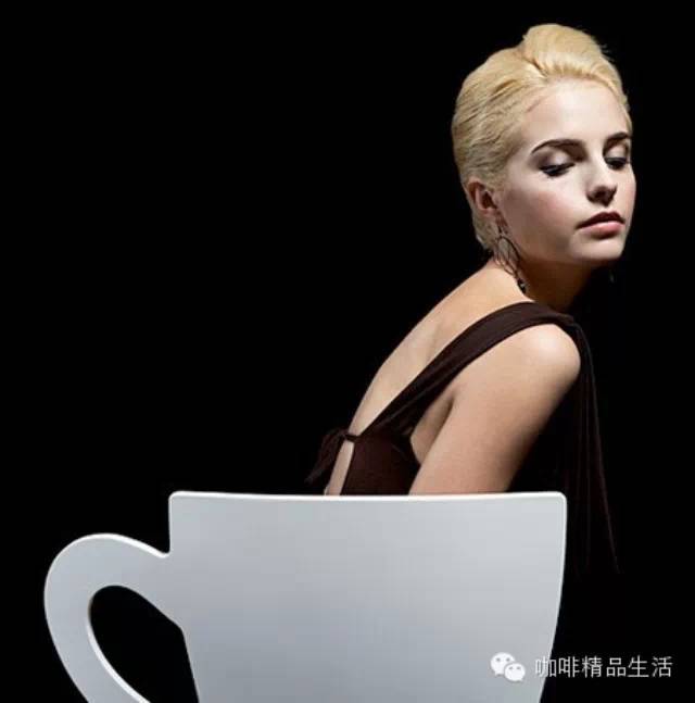 創(chuàng)意咖啡杯椅子欣賞，美女設(shè)計(jì)師才是亮點(diǎn)……