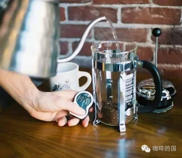 怎樣用法壓壺做出一杯“金杯”標(biāo)準(zhǔn)的好咖啡？只比速溶多一步