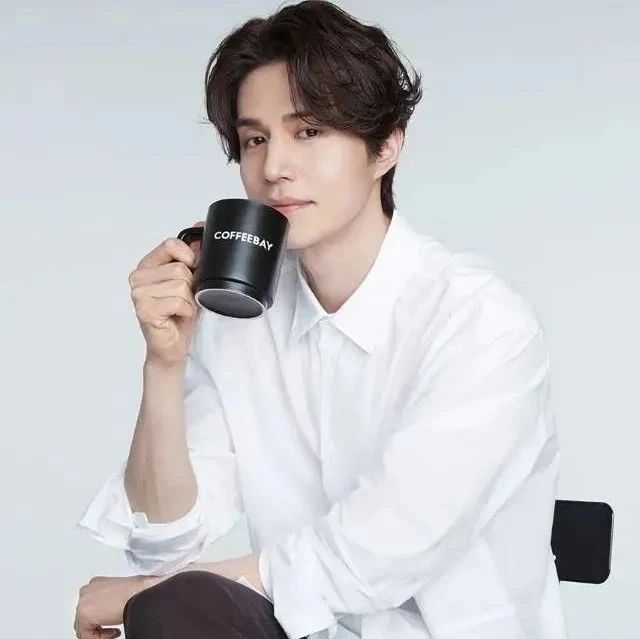 COFFEE BAY 官宣：李棟旭成為連鎖咖啡館首個(gè)代言人！