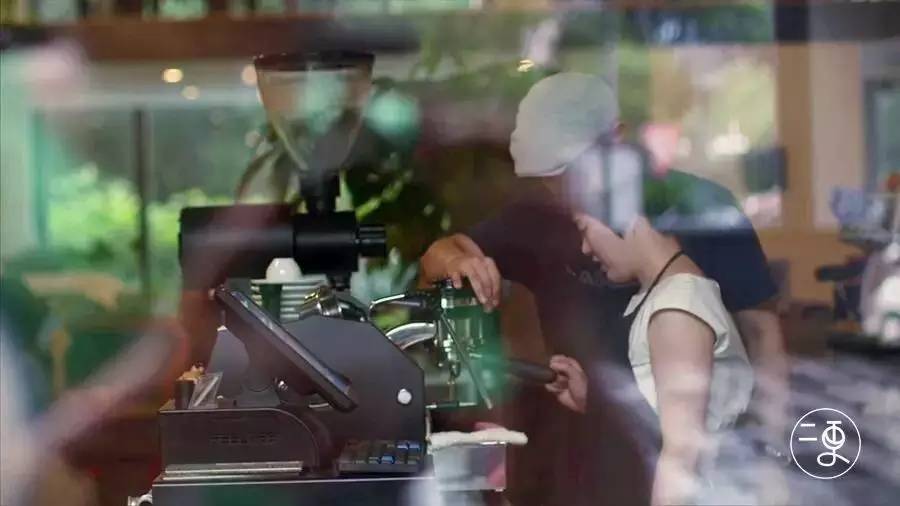 café | 吃了這么多次閉門(mén)羹，為什么還對(duì)她念念不忘