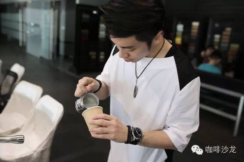 人物采訪 | 2015年?yáng)|京Coffee Fest世界拉花比賽冠軍 謝維晟