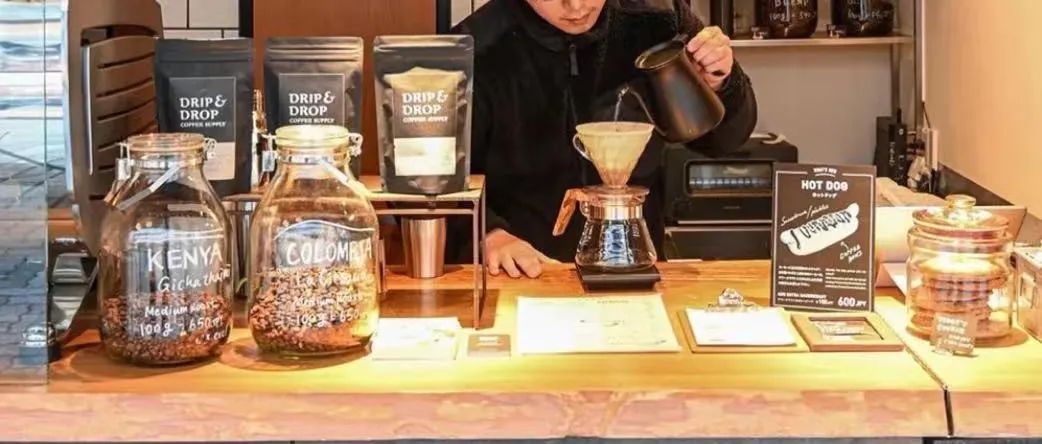 “辭職開家咖啡館吧！讓日子過得舒服些…”