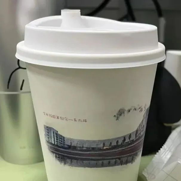 開(kāi)奶茶店需要什么學(xué)歷？這家有清華、哈佛碩士 算高嗎？